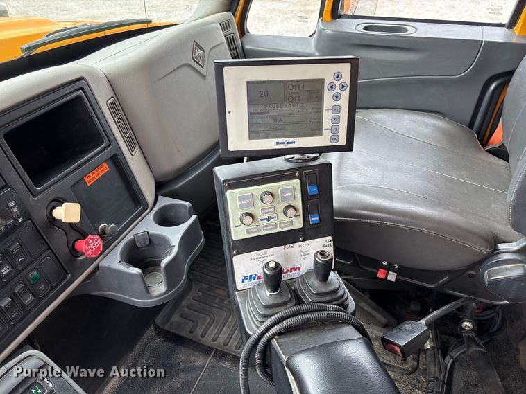 image for item DZ4617 2010 International  7400 dump truck