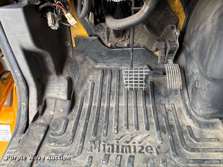 image for item DZ4617 2010 International  7400 dump truck