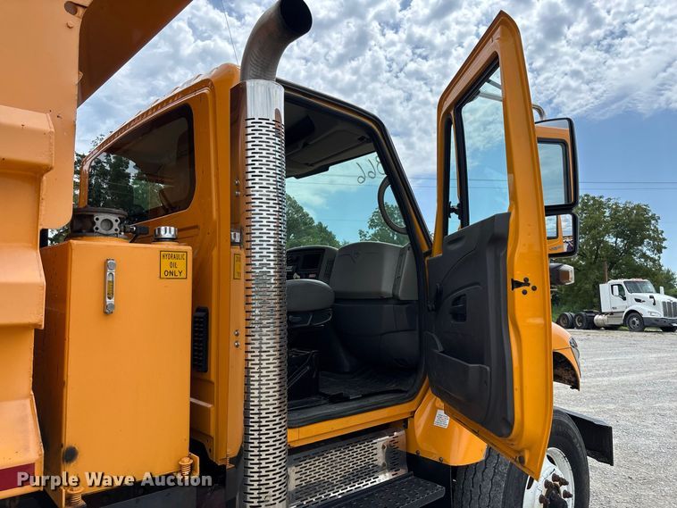 image for item DZ4617 2010 International  7400 dump truck