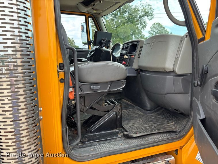 image for item DZ4617 2010 International  7400 dump truck