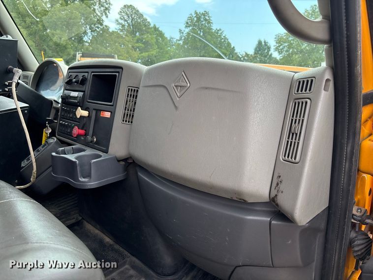 image for item DZ4617 2010 International  7400 dump truck