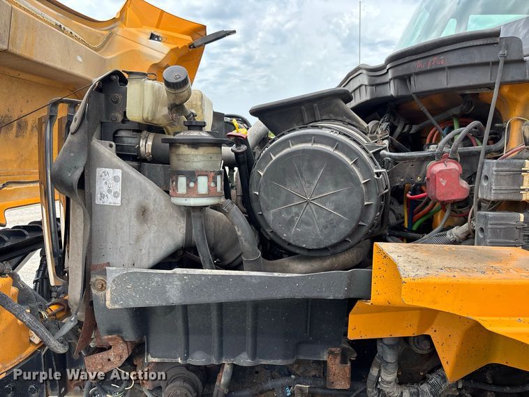 image for item DZ4617 2010 International  7400 dump truck