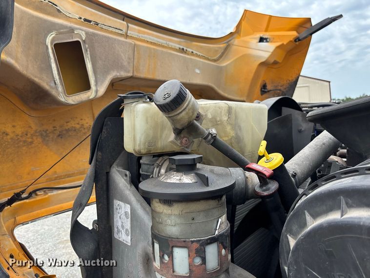 image for item DZ4617 2010 International  7400 dump truck