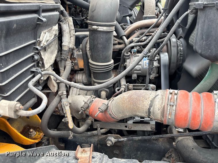 image for item DZ4617 2010 International  7400 dump truck