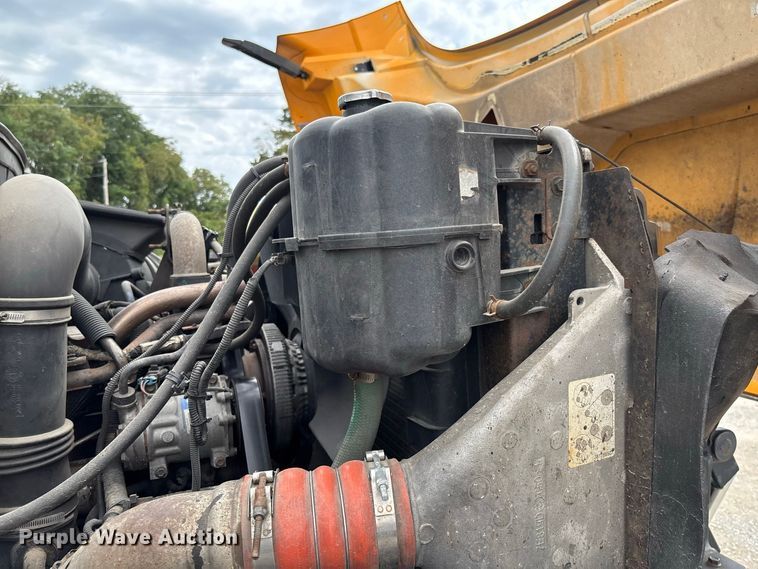 image for item DZ4617 2010 International  7400 dump truck