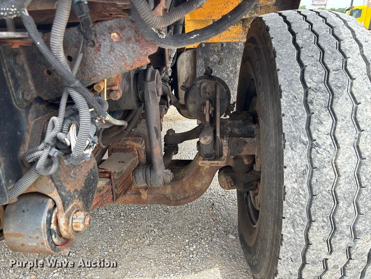 image for item DZ4617 2010 International  7400 dump truck