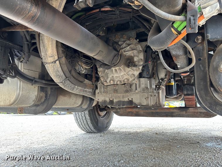 image for item DZ4617 2010 International  7400 dump truck