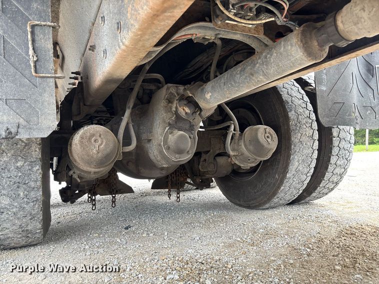 image for item DZ4617 2010 International  7400 dump truck