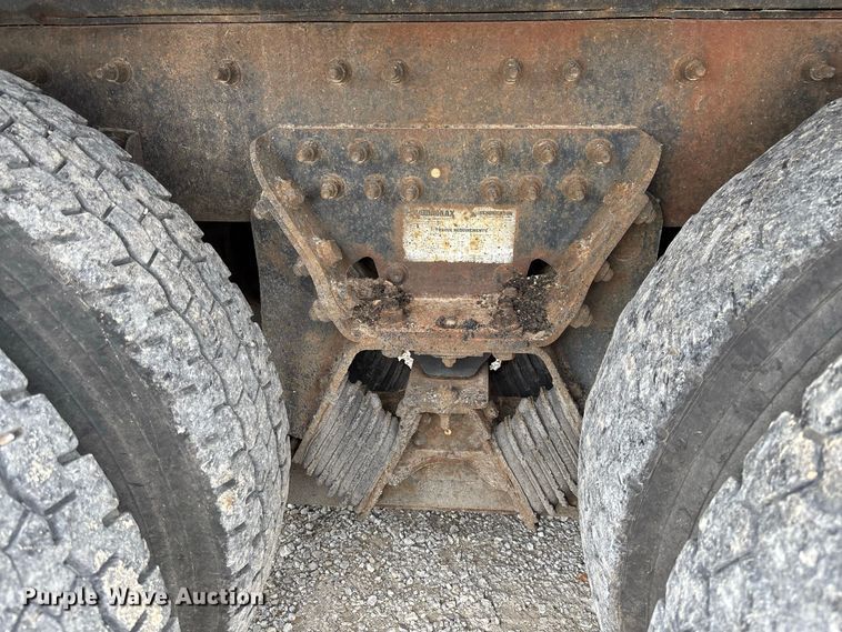 image for item DZ4617 2010 International  7400 dump truck