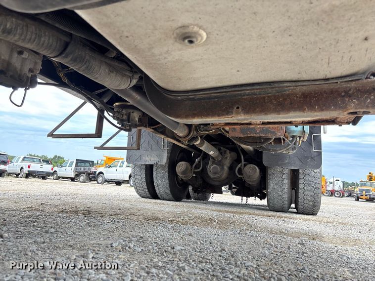 image for item DZ4617 2010 International  7400 dump truck