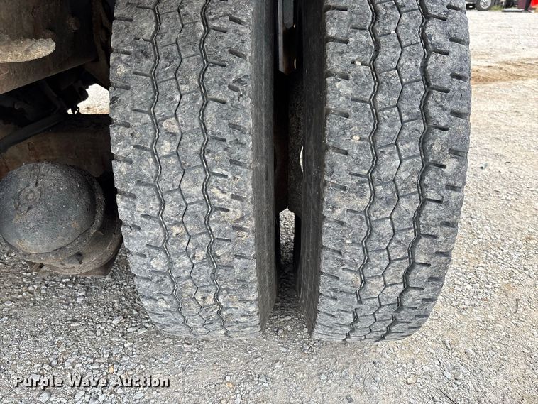 image for item DZ4617 2010 International  7400 dump truck