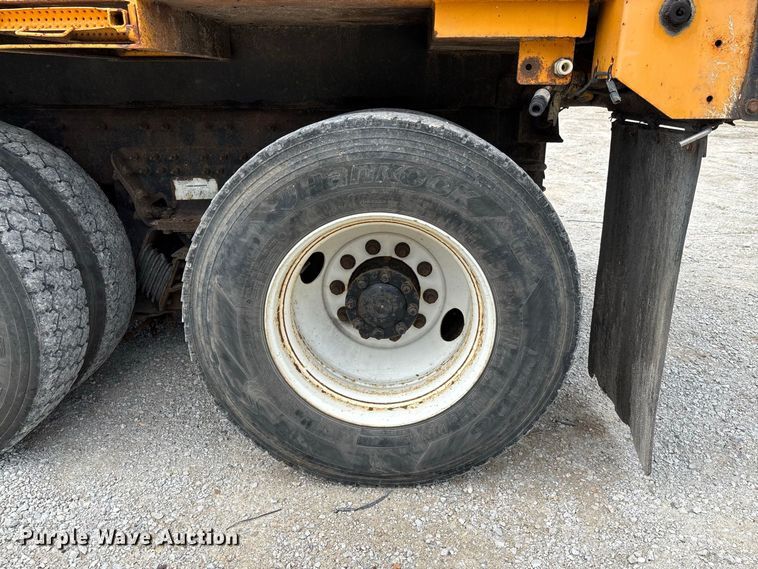 image for item DZ4617 2010 International  7400 dump truck