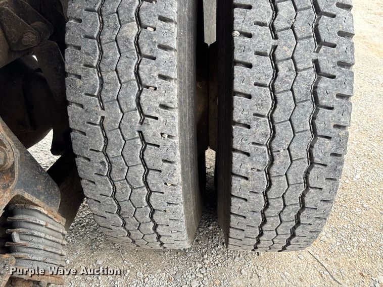 image for item DZ4617 2010 International  7400 dump truck