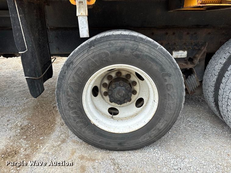 image for item DZ4617 2010 International  7400 dump truck