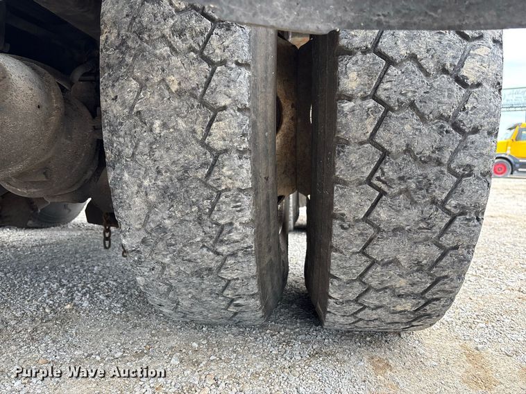 image for item DZ4617 2010 International  7400 dump truck