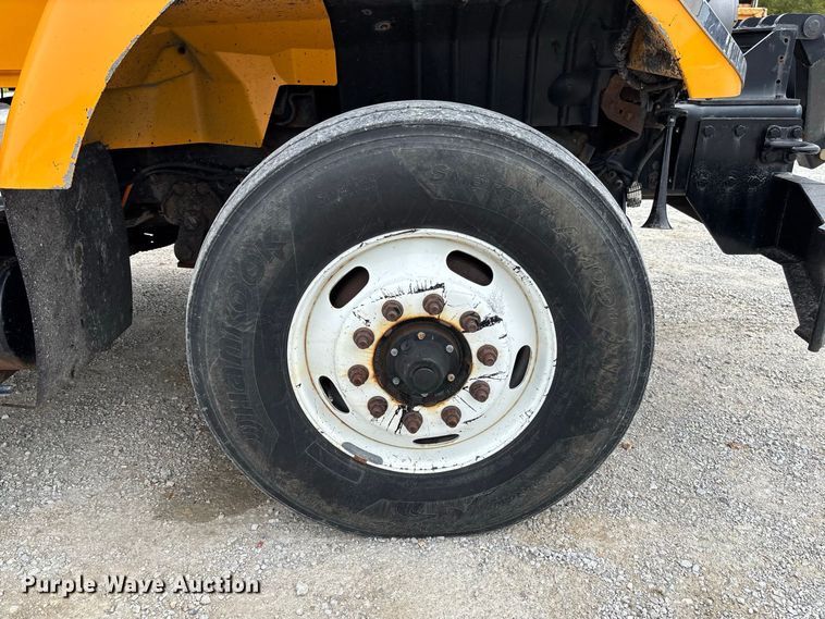 image for item DZ4617 2010 International  7400 dump truck