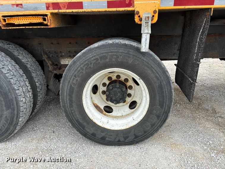 image for item DZ4617 2010 International  7400 dump truck