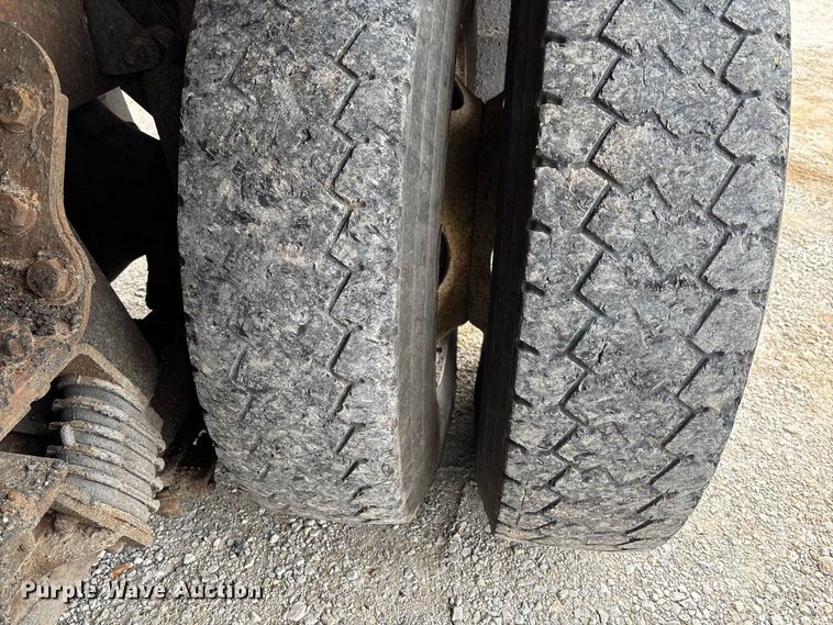 image for item DZ4617 2010 International  7400 dump truck