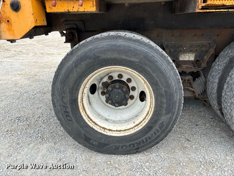 image for item DZ4617 2010 International  7400 dump truck
