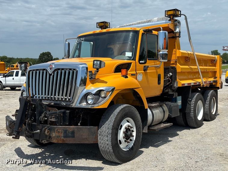 2010 International 7400 dump truck