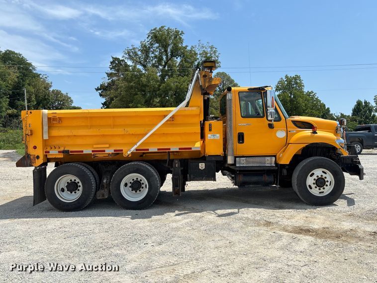 image for item DZ4618 2010 International  7400 dump truck