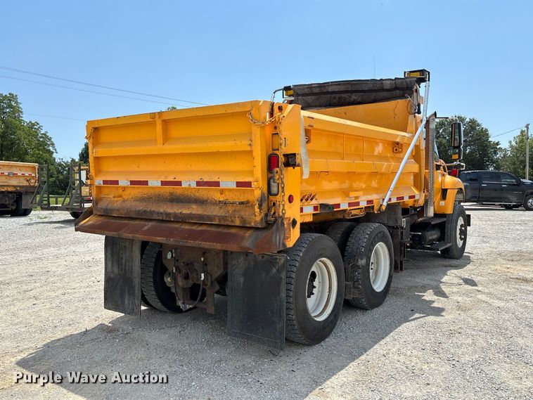 image for item DZ4618 2010 International  7400 dump truck