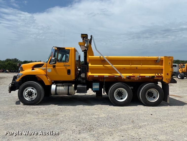 image for item DZ4618 2010 International  7400 dump truck