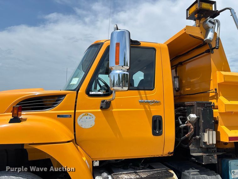 image for item DZ4618 2010 International  7400 dump truck