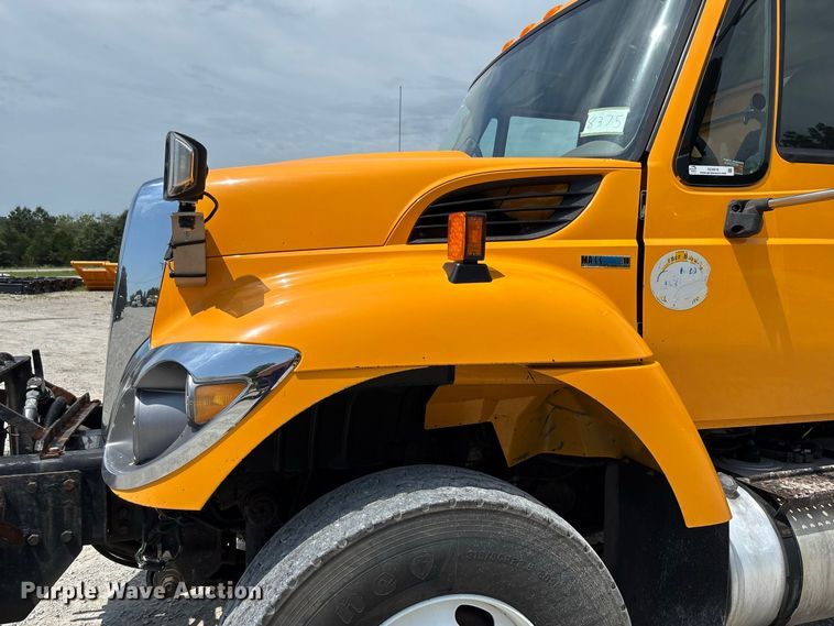 image for item DZ4618 2010 International  7400 dump truck