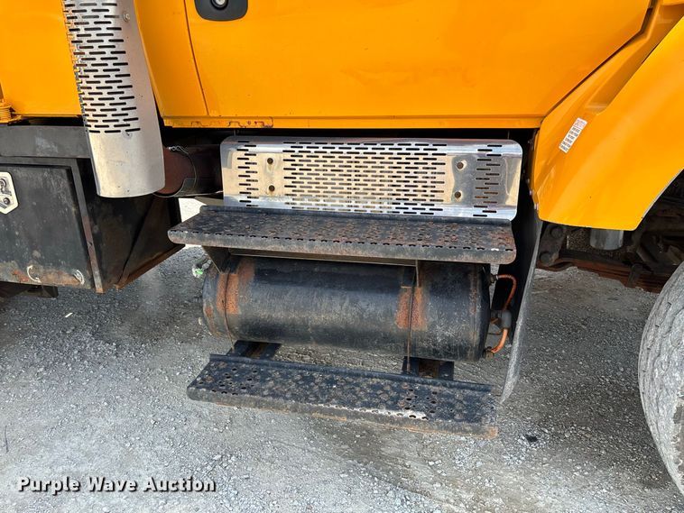 image for item DZ4618 2010 International  7400 dump truck