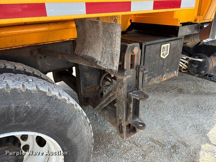 image for item DZ4618 2010 International  7400 dump truck