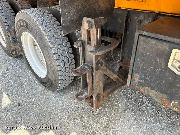 image for item DZ4618 2010 International  7400 dump truck