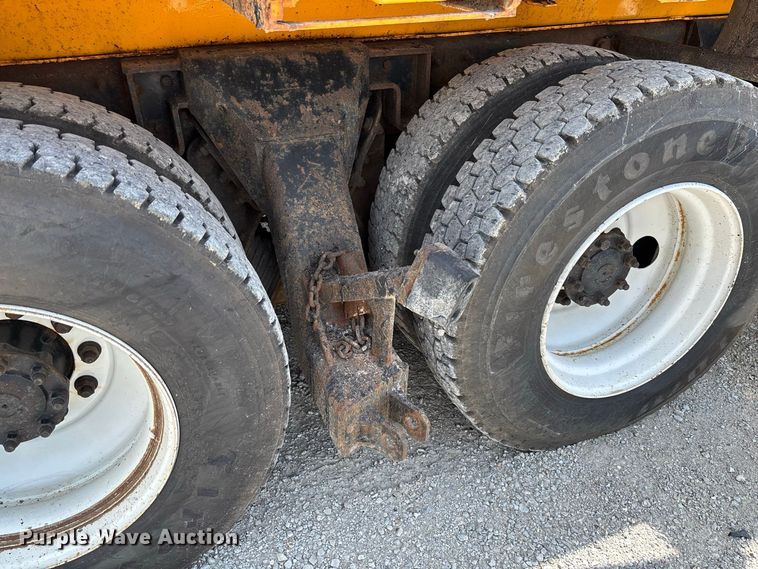 image for item DZ4618 2010 International  7400 dump truck