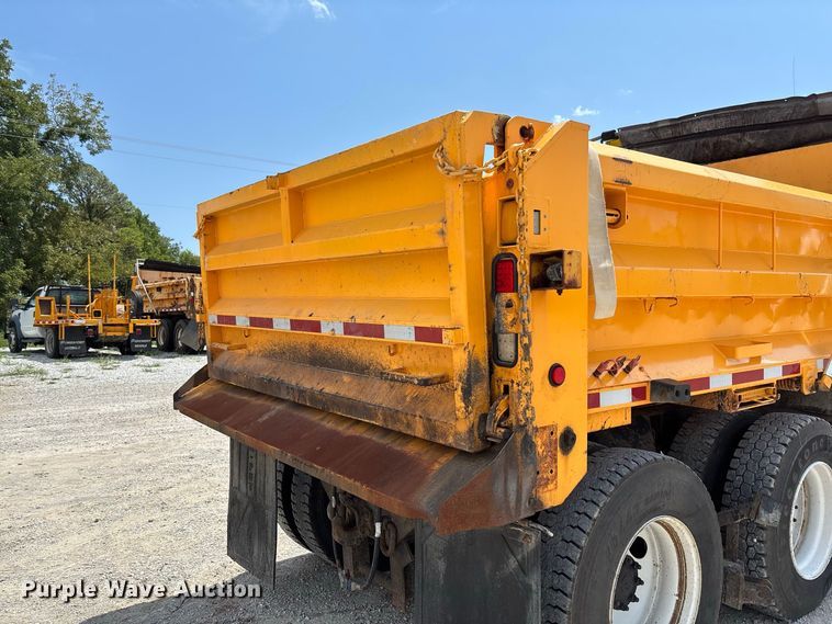 image for item DZ4618 2010 International  7400 dump truck
