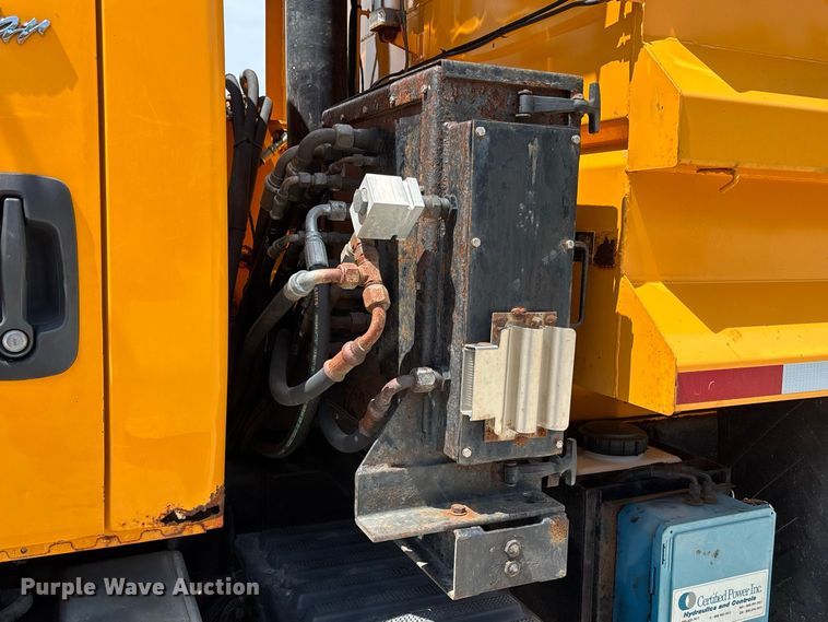 image for item DZ4618 2010 International  7400 dump truck