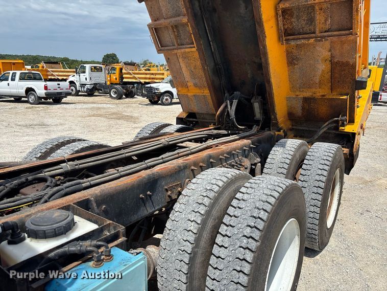 image for item DZ4618 2010 International  7400 dump truck