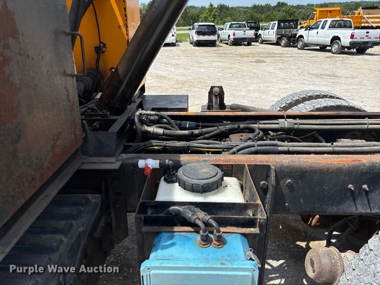 image for item DZ4618 2010 International  7400 dump truck