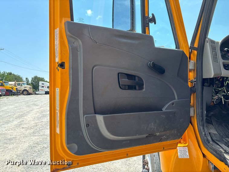 image for item DZ4618 2010 International  7400 dump truck