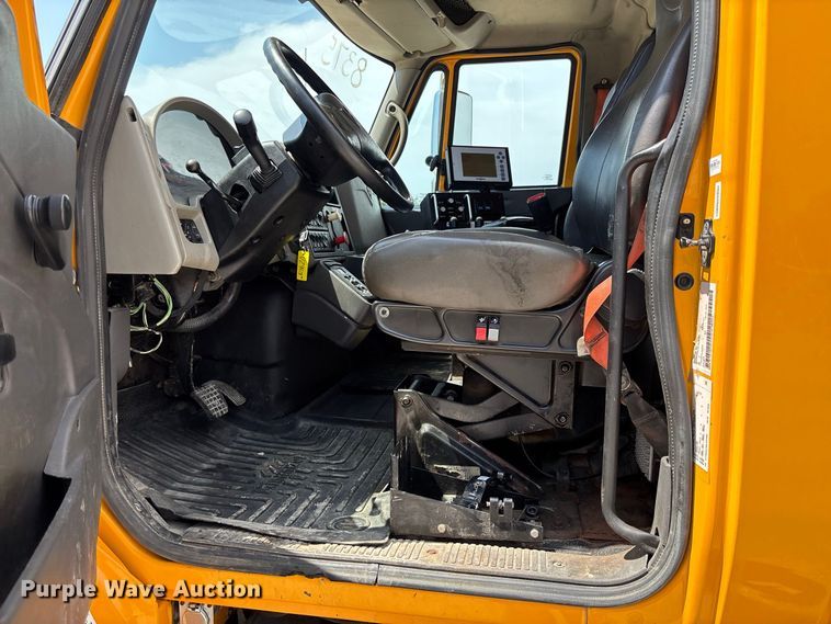 image for item DZ4618 2010 International  7400 dump truck