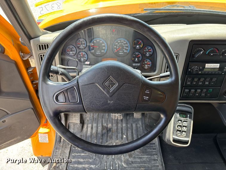 image for item DZ4618 2010 International  7400 dump truck