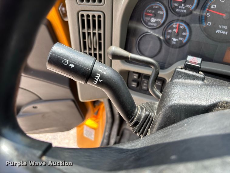 image for item DZ4618 2010 International  7400 dump truck