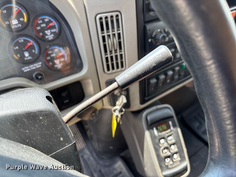 image for item DZ4618 2010 International  7400 dump truck