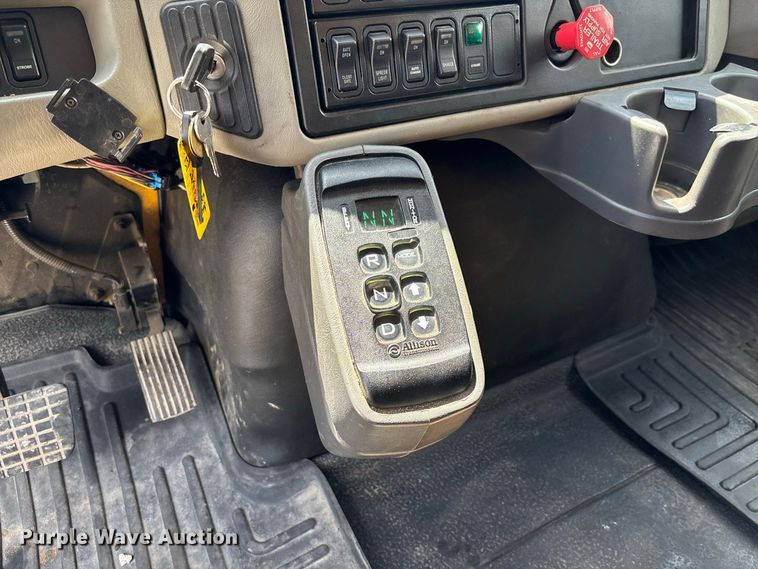 image for item DZ4618 2010 International  7400 dump truck