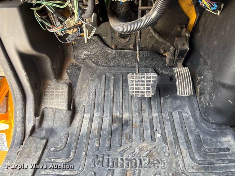 image for item DZ4618 2010 International  7400 dump truck
