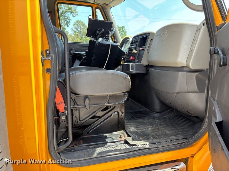 image for item DZ4618 2010 International  7400 dump truck