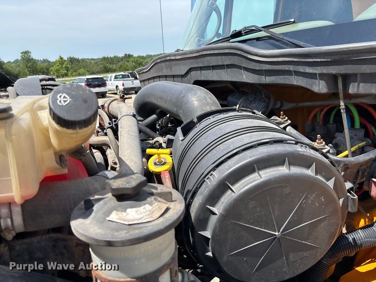 image for item DZ4618 2010 International  7400 dump truck