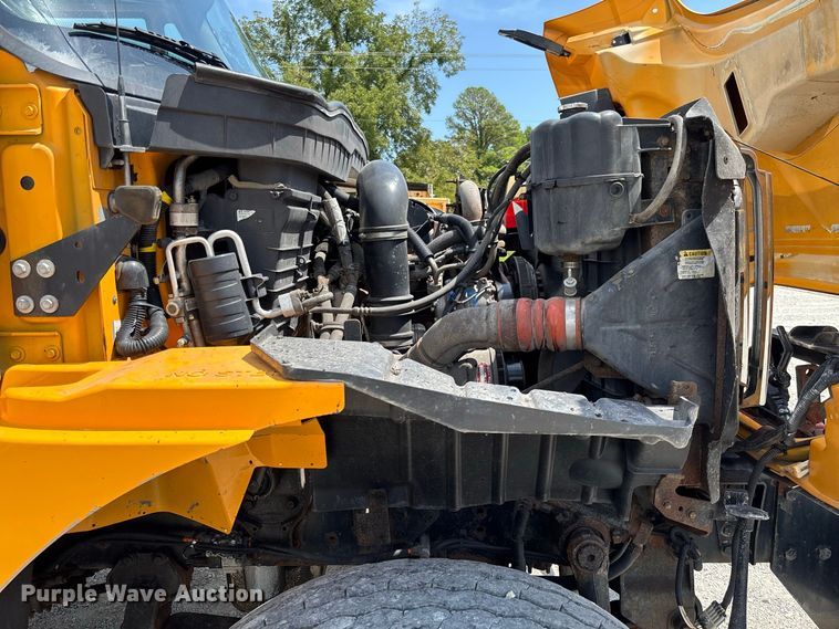 image for item DZ4618 2010 International  7400 dump truck