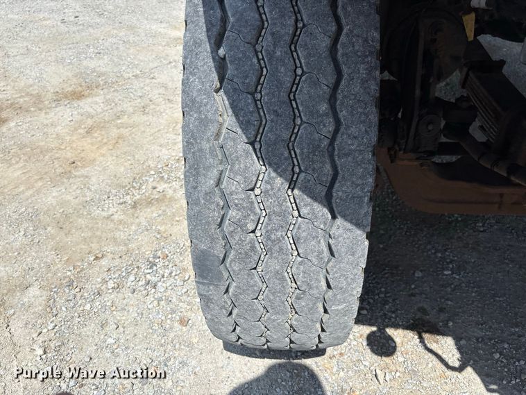 image for item DZ4618 2010 International  7400 dump truck