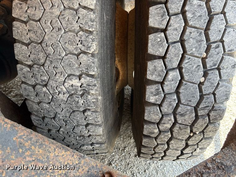 image for item DZ4618 2010 International  7400 dump truck