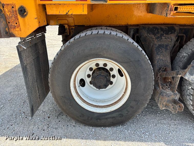 image for item DZ4618 2010 International  7400 dump truck
